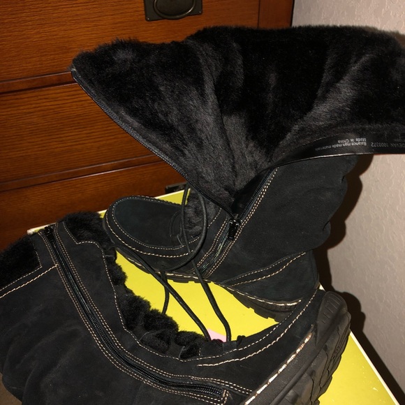 Naturalizer boots. - Picture 3 of 8